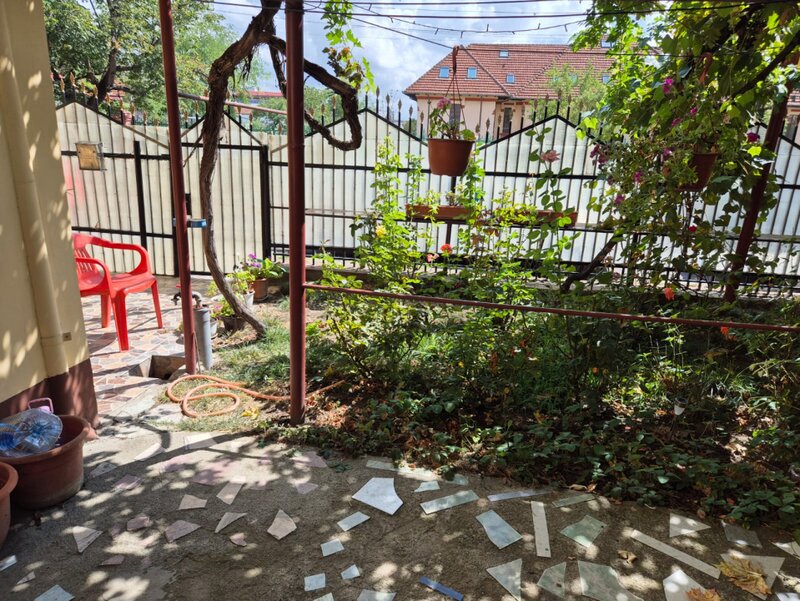 Buzau, casa langa liceul Hasdeu, langa pe str. Plevnei.