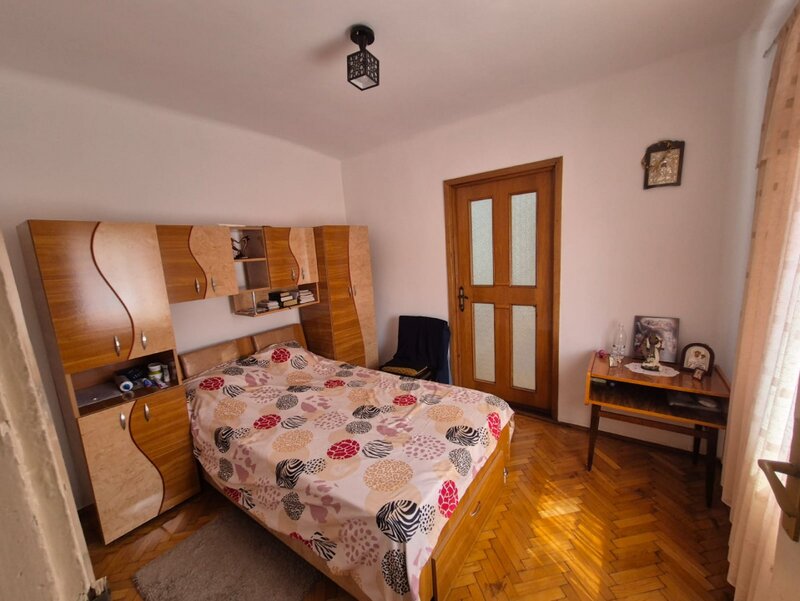 Buzau, casa langa liceul Hasdeu, langa pe str. Plevnei.