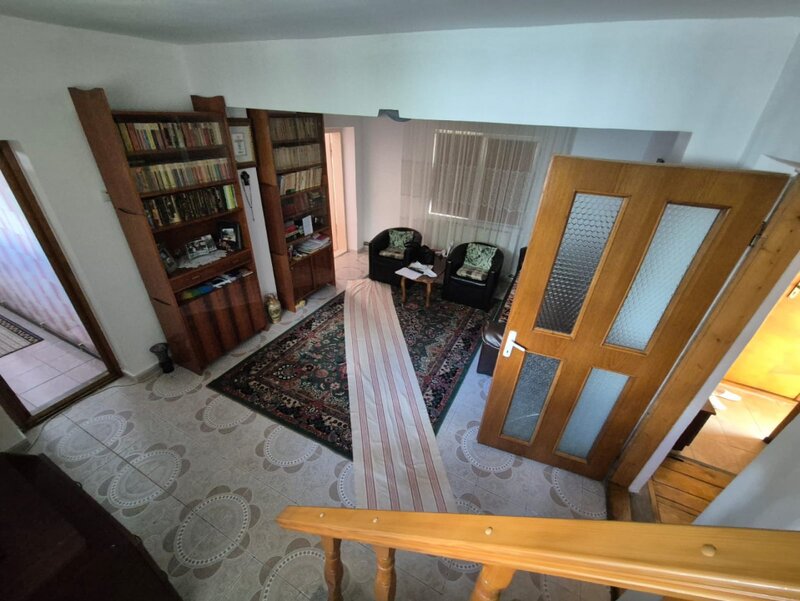 Buzau, casa langa liceul Hasdeu, langa pe str. Plevnei.