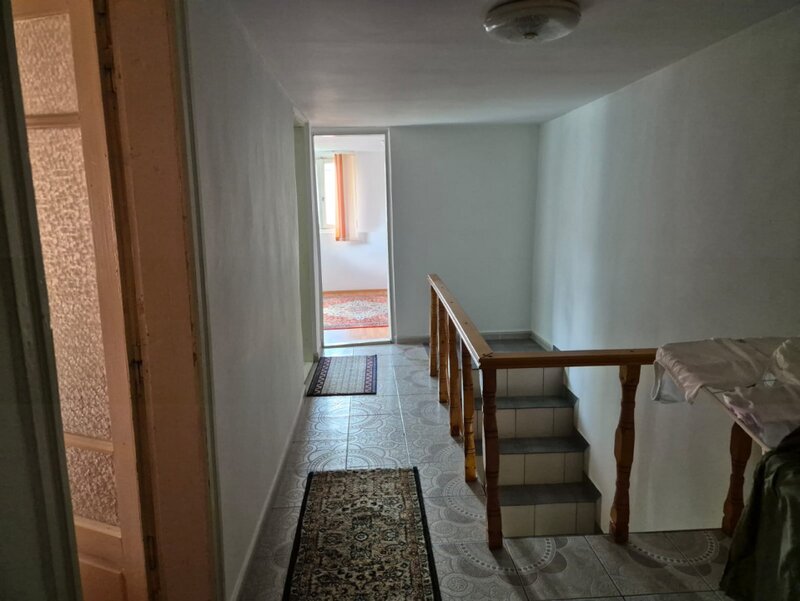 Buzau, casa langa liceul Hasdeu, langa pe str. Plevnei.